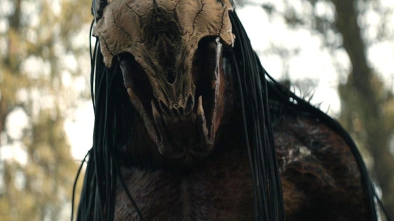 Feral Predator wearing skull mask in Prey