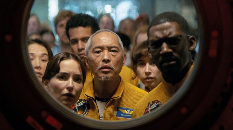 Y&aacute;o Li-Jie, Olesya Ilyukhina, and other crew members looking through window in Project Hail Mary