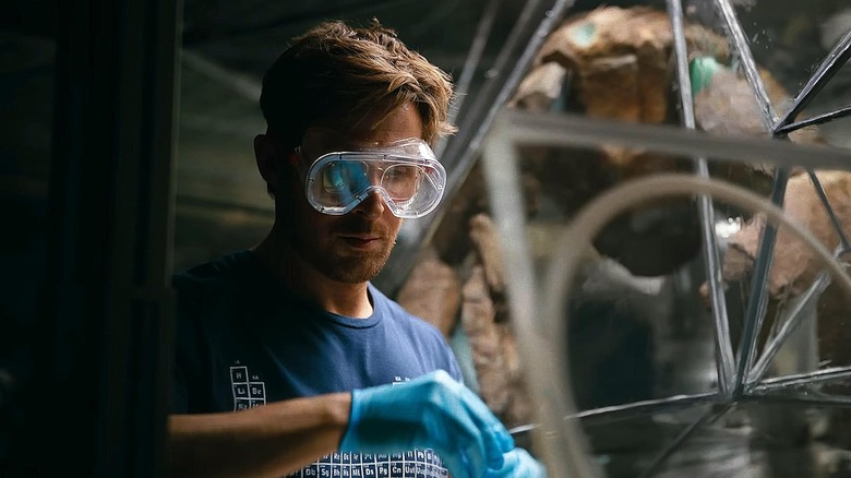 Grace and Rocky working together in Project Hail Mary