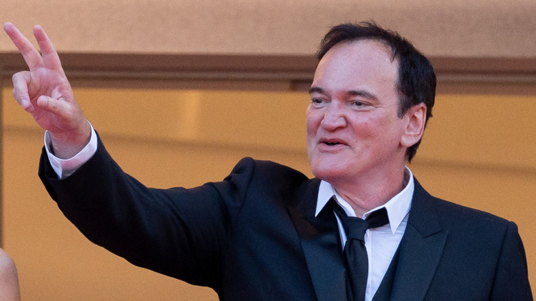 Tarantino holds up a peace sign