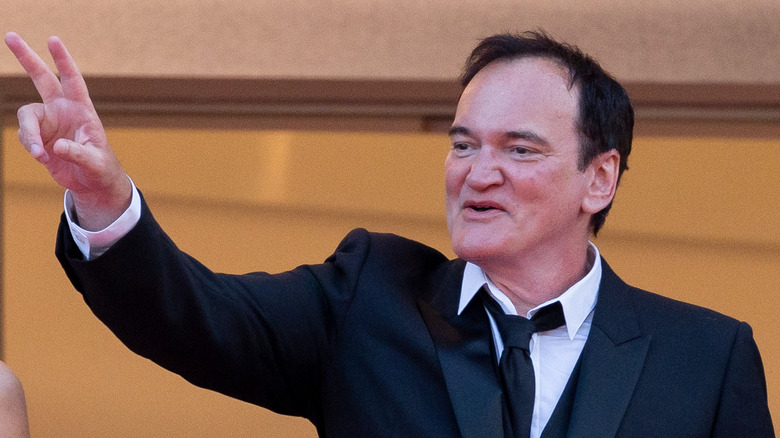 Tarantino holds up a peace sign