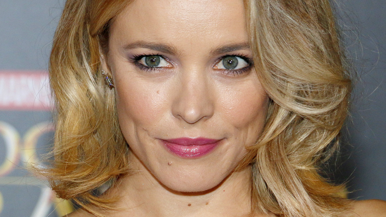 Rachel McAdams Iconic Blonde Hair In Mean Girls Was All Fake rachel-mcadams-iconic-blonde-hair-in-mean-girls-was-all-fake