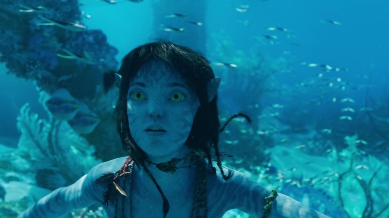 Na'avi swimming underwater