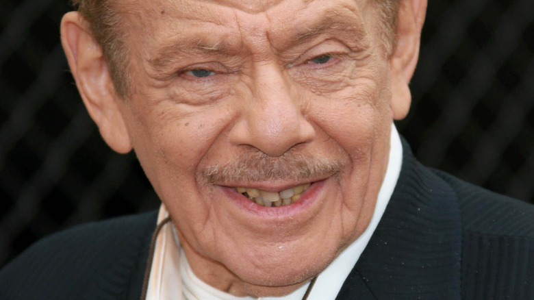 Jerry Stiller smiling for photo shoot