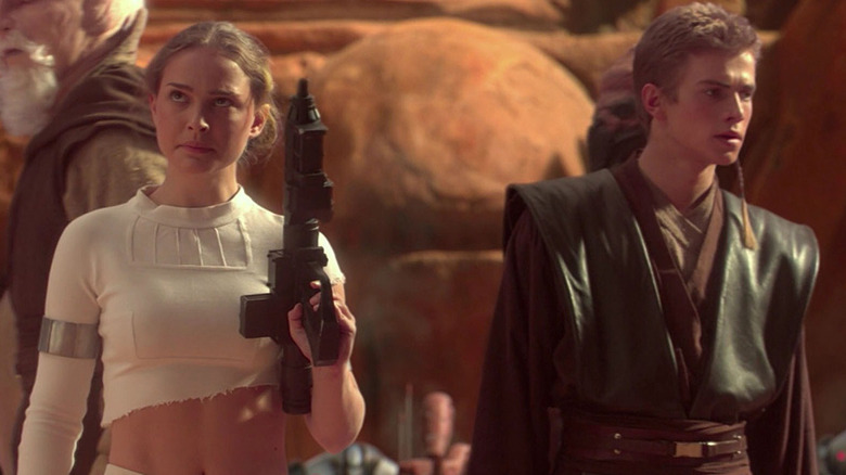 Padmé and Anakin fight droids