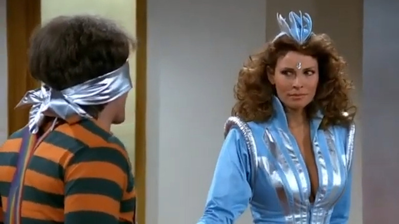Raquel Welch and Robin Williams in Mork & Mindy