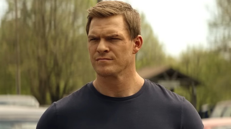 Alan Ritchson as Jack Reacher with a cut on his eyebrow, from the Season 1 trailer