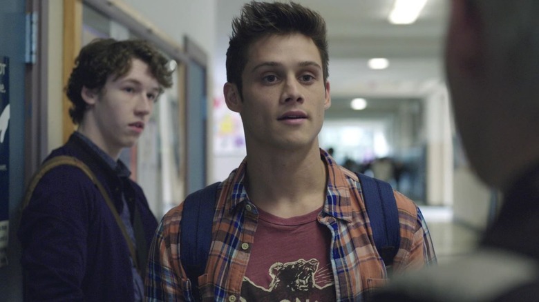 Monty de la Cruz wearing a backpack in school in "13 Reasons Why"