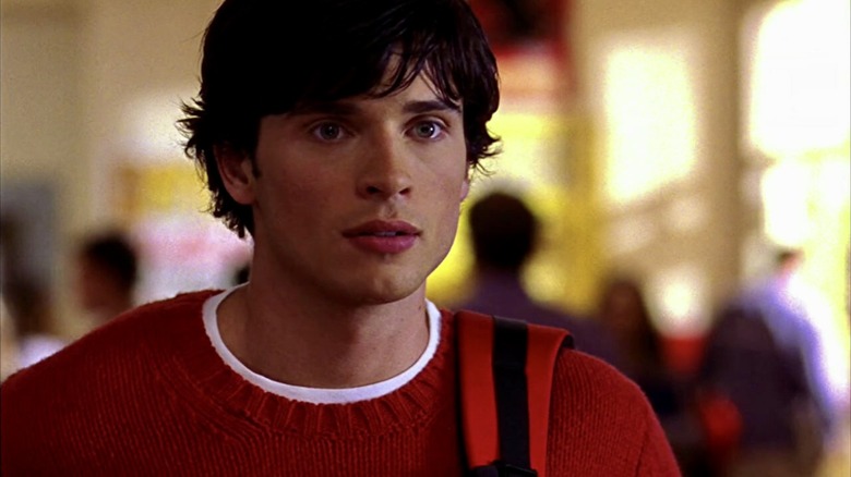 Clark Kent with a backpack on in "Smallville" Season 1