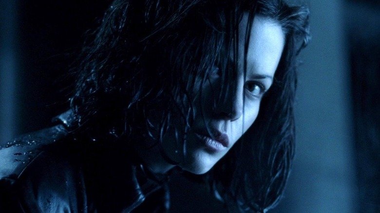 Selene looking to the side in Underworld