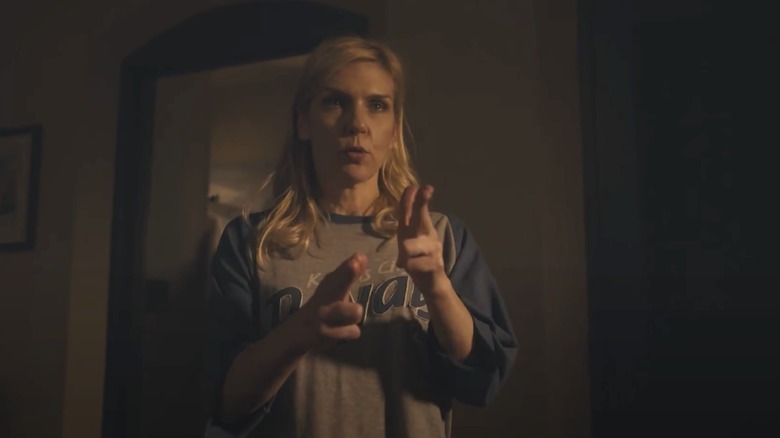 Kim Wexler does finger guns