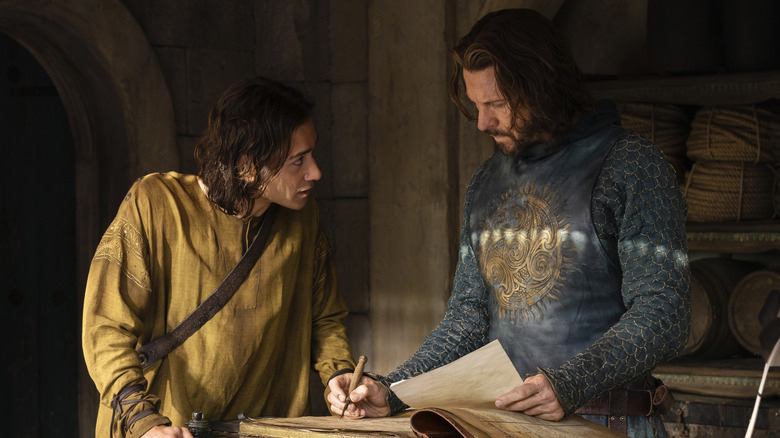 Isildur and Elendil with book