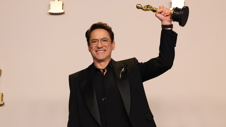 Robert Downey Jr. holding Oscar