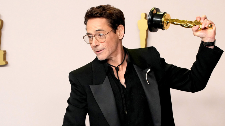Robert Downey Jr. holds Oscar