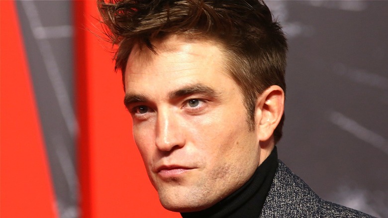 Robert Pattinson shows off his remarkable jawline