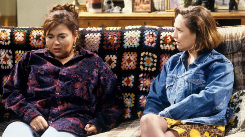 Roseanne and Jackie contemplate life in "Roseanne"