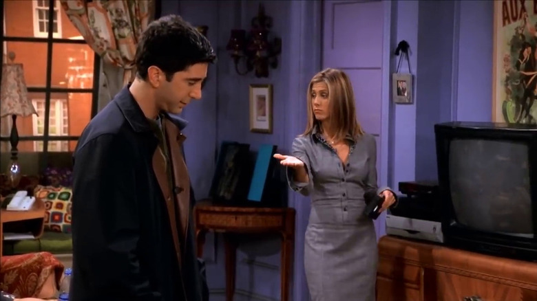 Rachel pointing to Ross