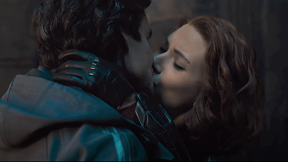 Black Widow kisses Bruce Banner