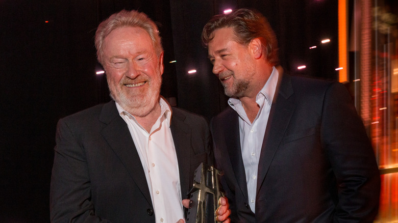 Russell Crowe admiring Ridley Scott