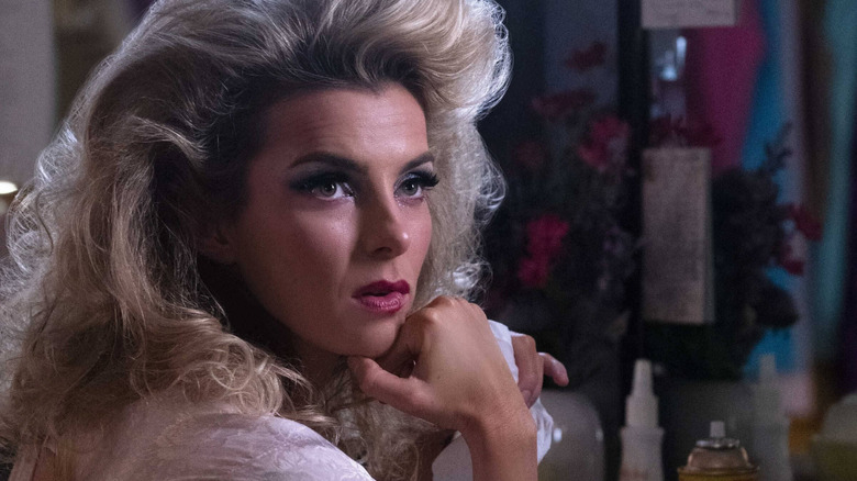 Betty Gilpin hand on chin