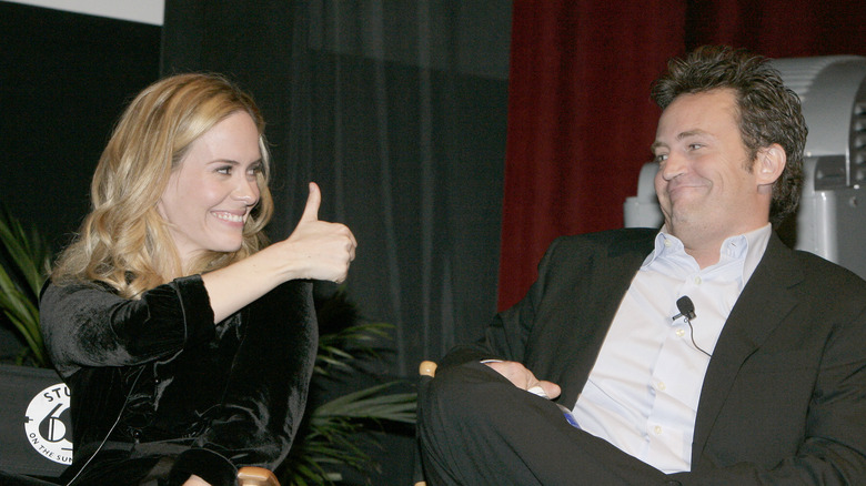 Sarah Paulson giving thumbs up Matthew Perry