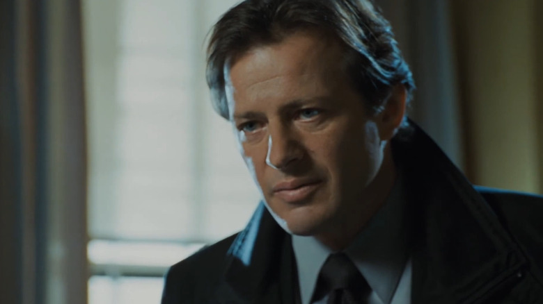 Detective Mark Hoffman talking to Special Agent Peter Strahm in Saw V