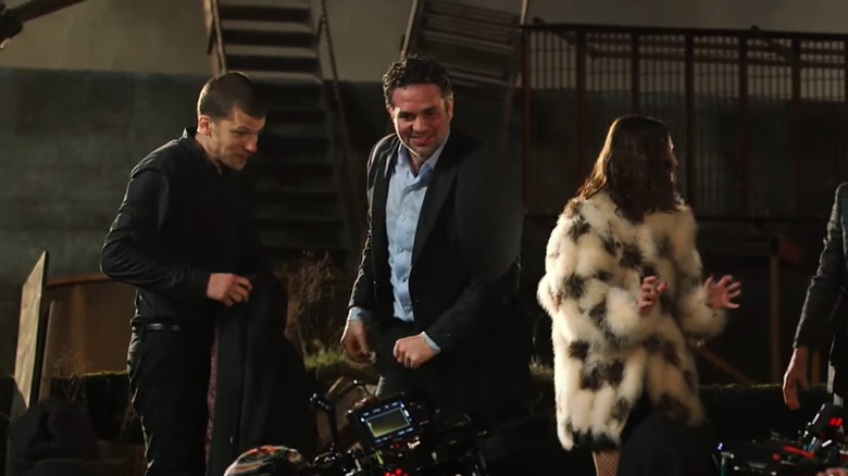 Mark Ruffalo shows suit arm