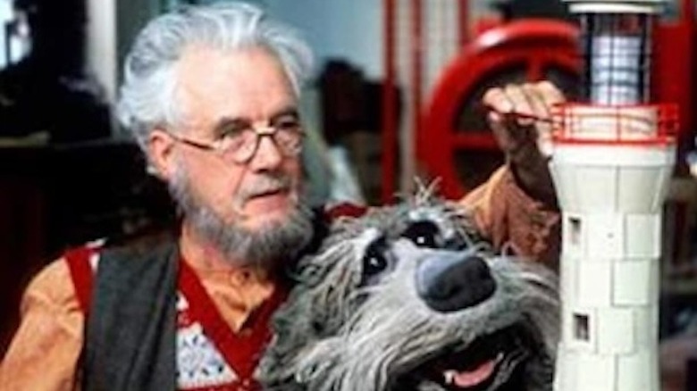 The Captain and Sprocket build a model lighthouse in the U.K. version of "Fraggle Rock"