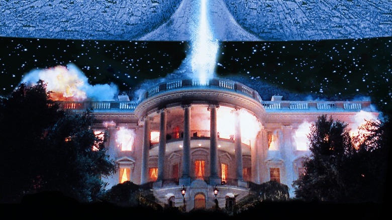 A spaceship destroys the White House in "Independence Day"