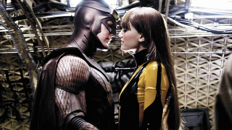 Nite Oil and Silk Spectre go in for a kiss in "Watchmen"