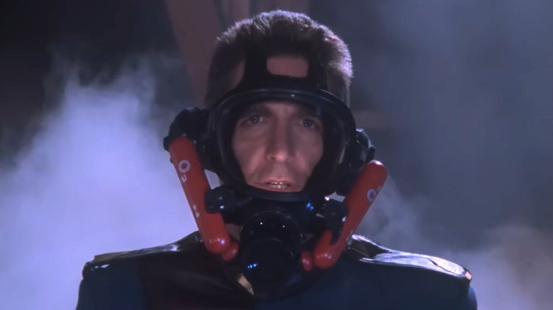 Jeffrey Sinclair wearing a clear oxygen mask in Babylon 5