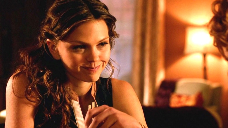 Emery smiling on Star-Crossed (2014)