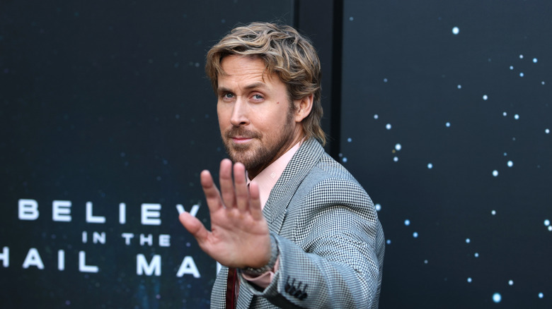 Ryan Gosling waving