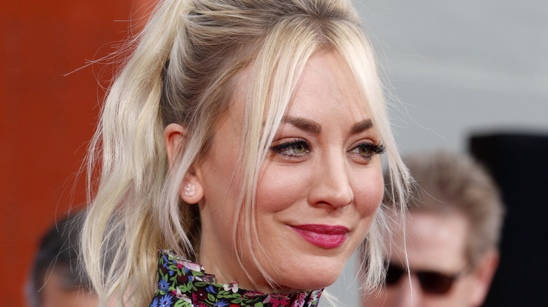 Kaley Cuoco wearing a ponytail