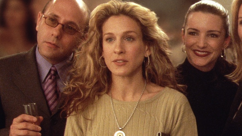 Sarah Jessica Parker looking at something