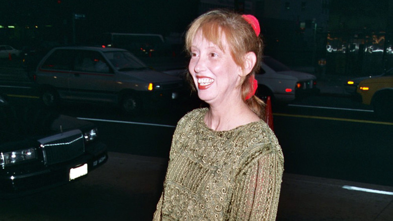 Shelley Duvall smiling at a 1995 movie premiere