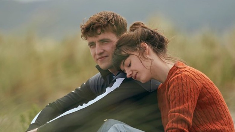 Connell and Marianne sitting together at the beach