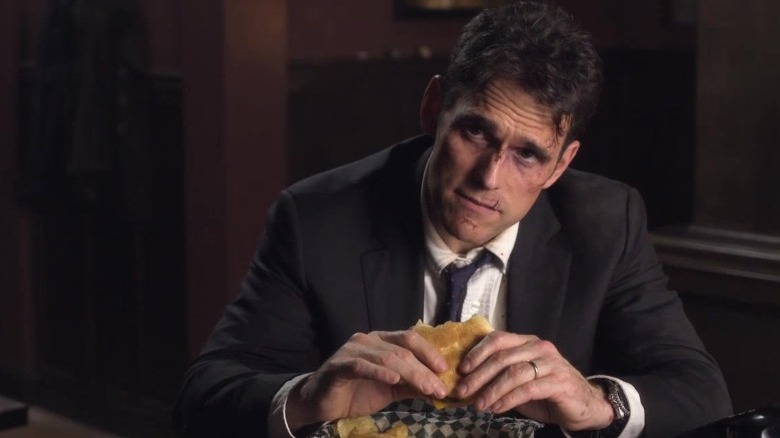 Matt Dillon eating a sandwich