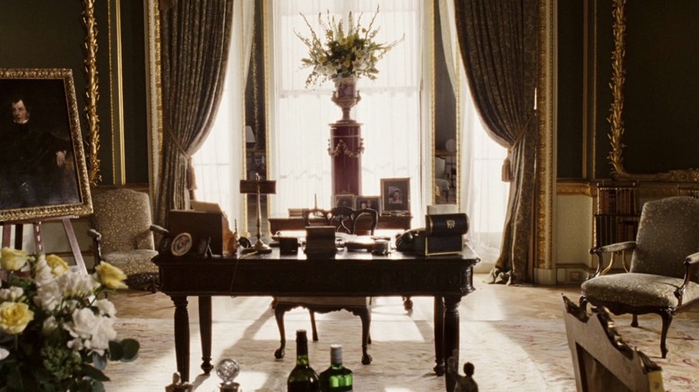 Light shines on the Resolute desk