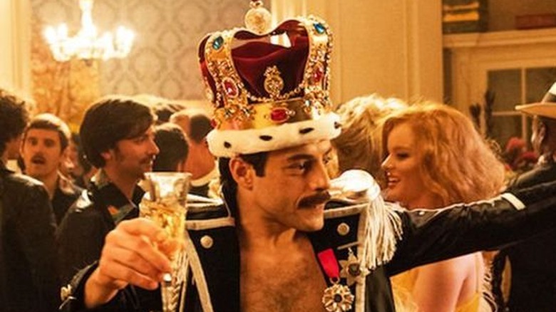 Freddie smacks a girl's butt