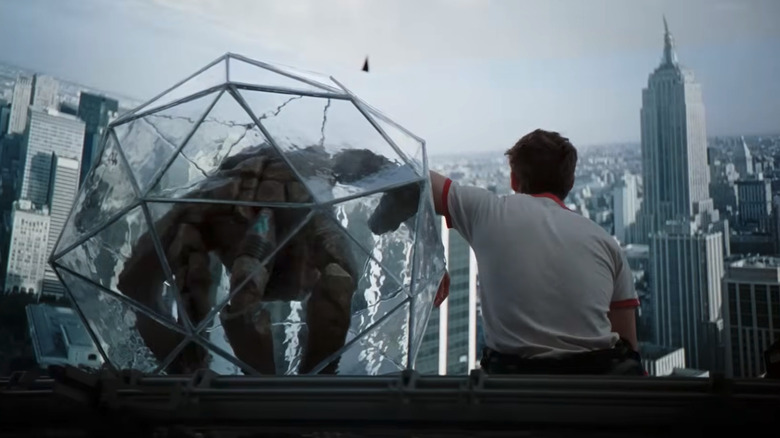 Rocky and Grace looking at a depiction of a cityscape in "Project Hail Mary" (2026)