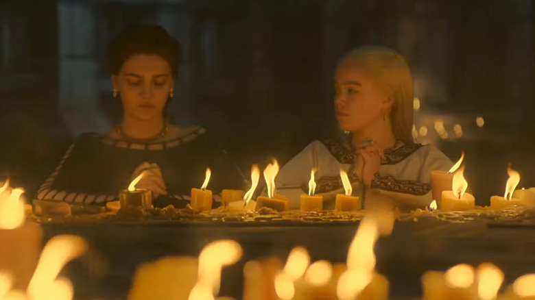 Alicent and Rhaenyra praying