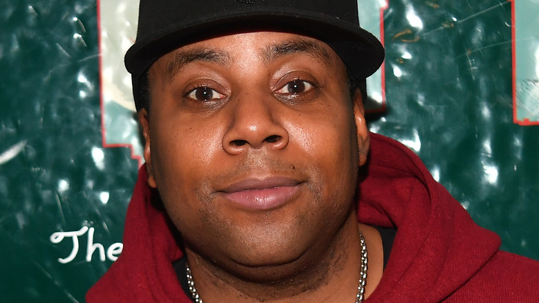 Kenan Thompson staring