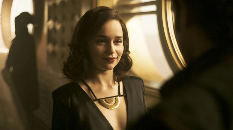 Qi'ra smiling at Han