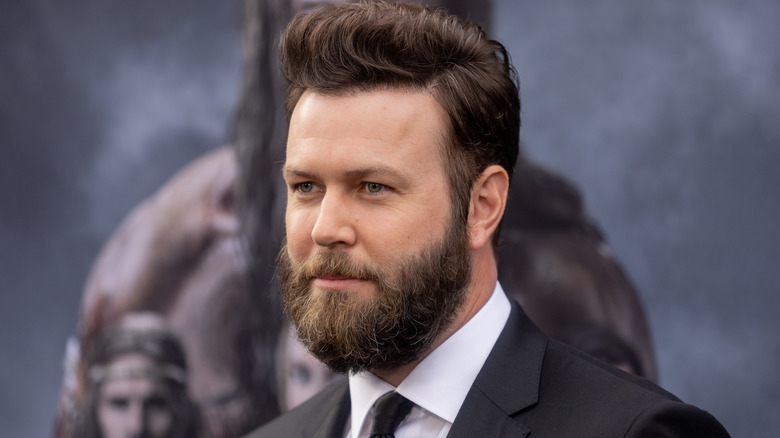 Taran Killam with beard wearing suit