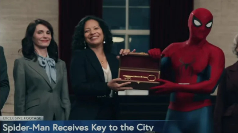 Sheila Rivera presenting Spider-Man a key to the city in Spider-Man: Brand New Day