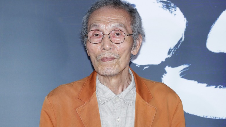 O Yeong-su posing for photo