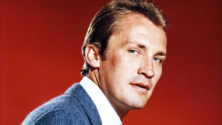 Roy Thinnes in blue suit