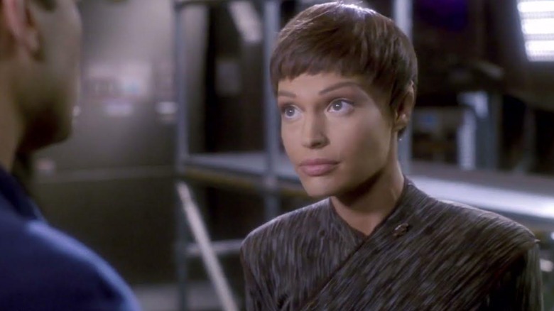 T'Pol raising her eyebrows