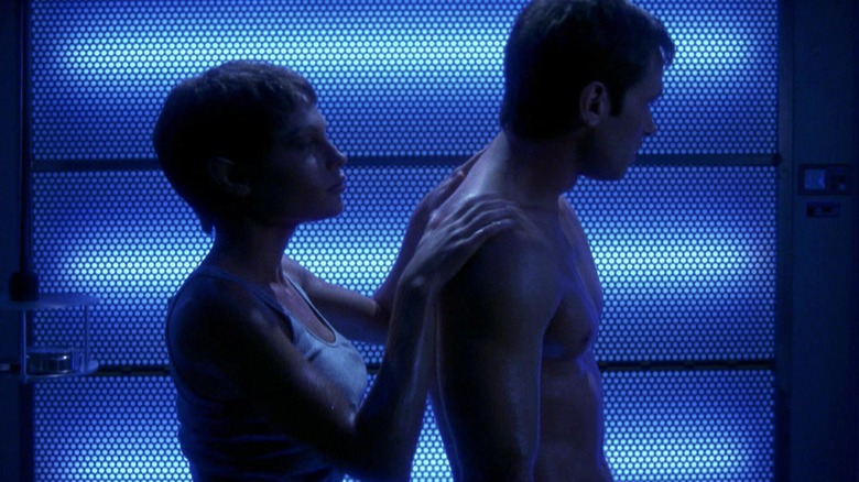 T'Pol rubbing Trip down with oil in Star Trek: Enterprise (2001)